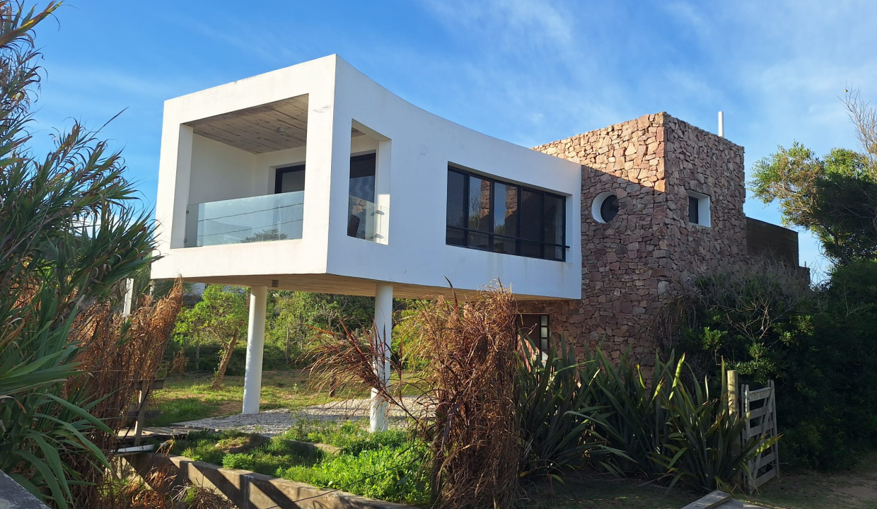 6ce7bc69-febe-4c45-944b-2ecb44831c4a