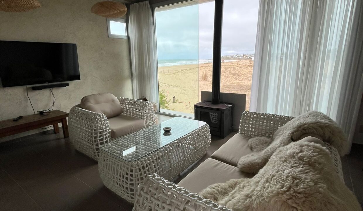 c7cb65f0-7b6e-426e-88e4-6693457f047d