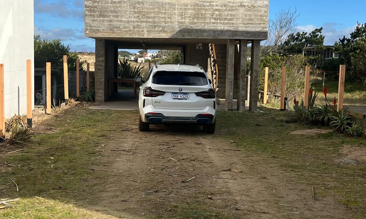 d9bb7bfd-71cf-4d9d-98dd-3f5b241dfa2f