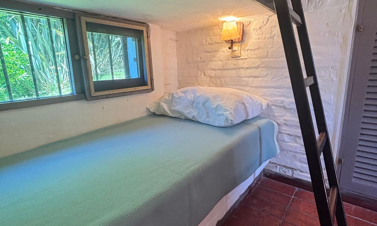 fd5a00bb-961a-4c67-a223-2af8a0558bb5