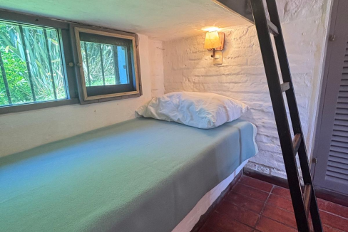 fd5a00bb-961a-4c67-a223-2af8a0558bb5