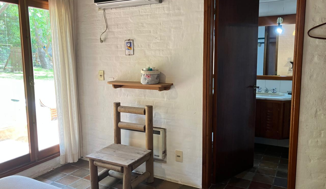 4d046a49-ca7a-43f8-a500-65d182d4cc0c