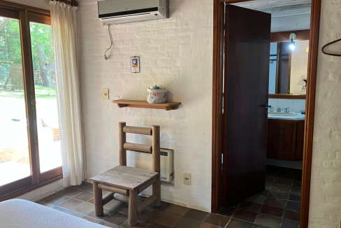 4d046a49-ca7a-43f8-a500-65d182d4cc0c